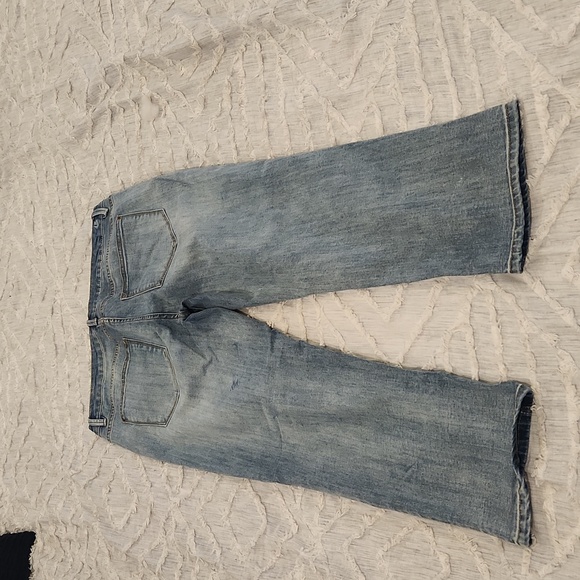 Light wash, distressed cropped Kensie jeans size 14! - Picture 5 of 9